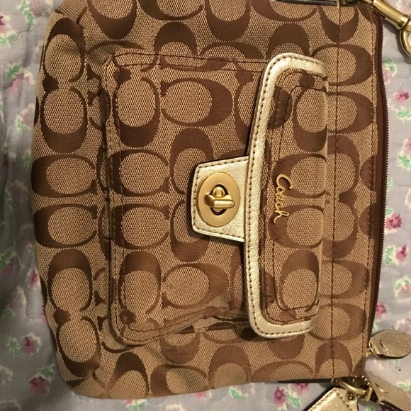 Small Coach crossbody - Picture 2 of 4